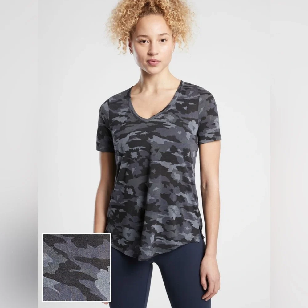 Athleta BREEZY SCOOP V TEE Size Small - Picture 1 of 4